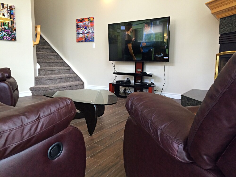 Premium Townhome, 4 Bedrooms (601 Phase 2) - Living Area