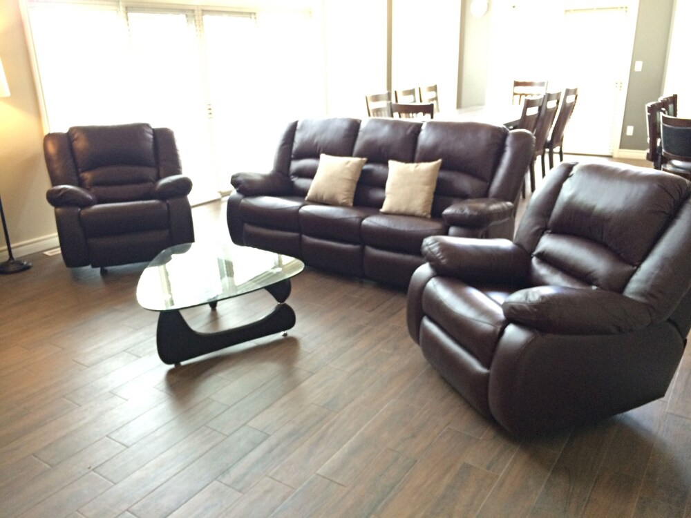 Premium Townhome, 4 Bedrooms (601 Phase 2) - Living Room