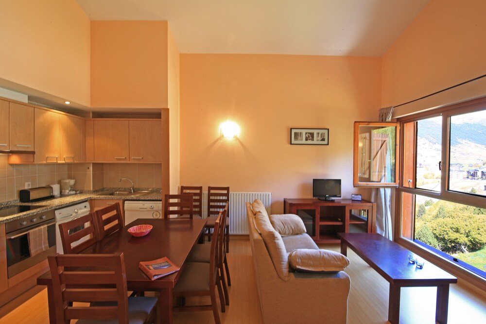 Área común: Apartamento, 3 habitaciones, vistas a la montaña