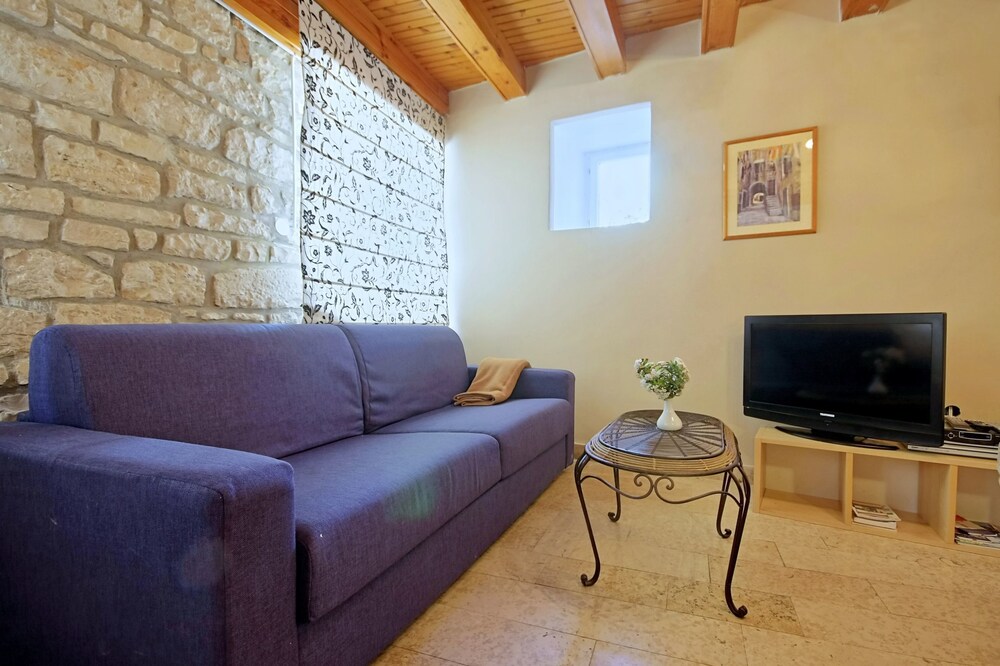 Townhome, 2 Bedrooms, Balcony, City View - Living Area