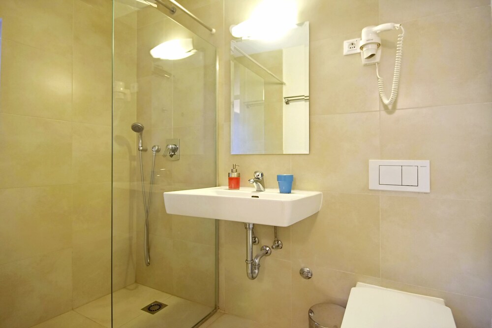 Townhome, 2 Bedrooms, Balcony, City View - Bathroom