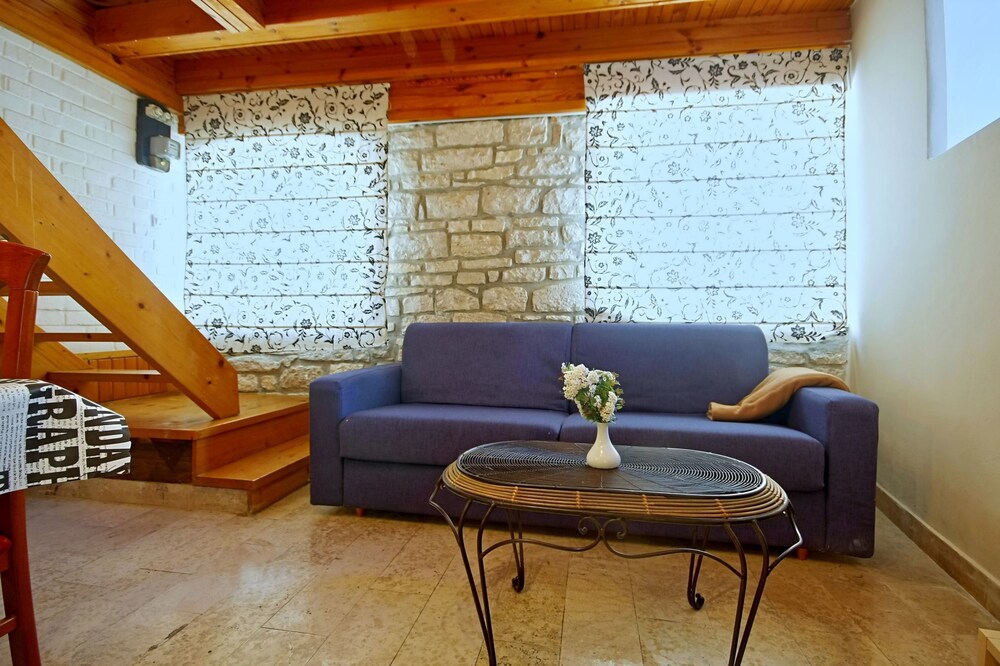 Townhome, 2 Bedrooms, Balcony, City View - Living Area