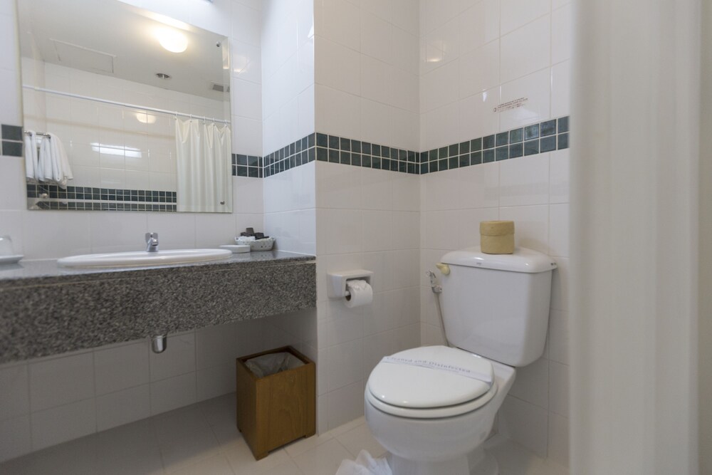 2 Bedrooms Suite - Bathroom