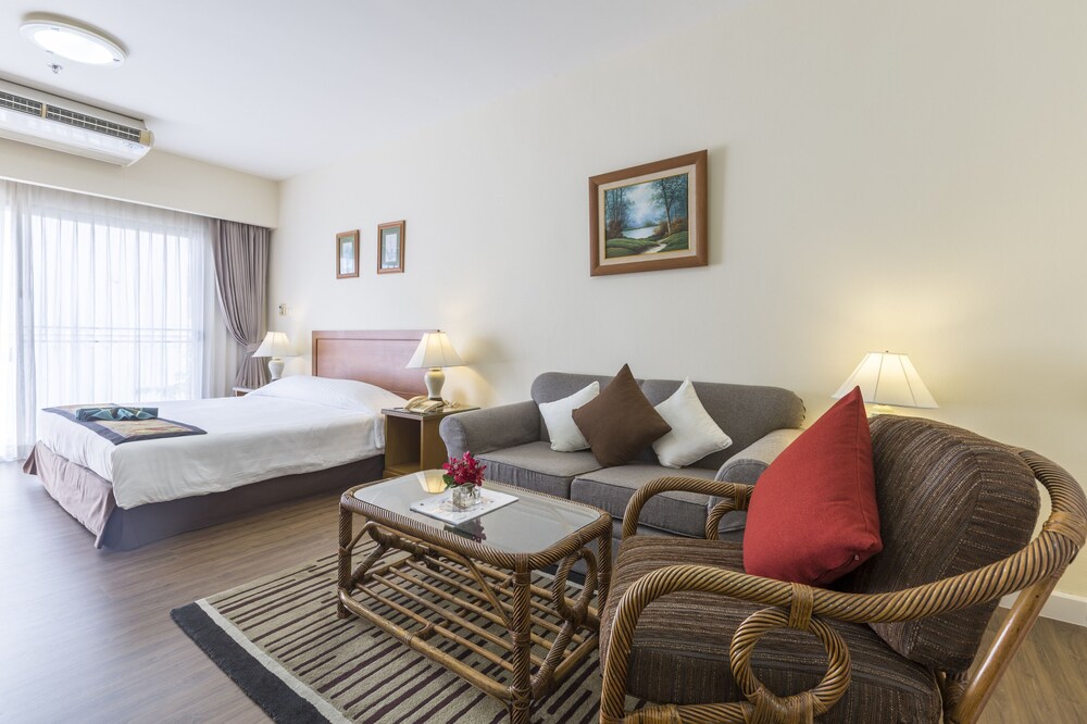 Studio Suite - Living Area