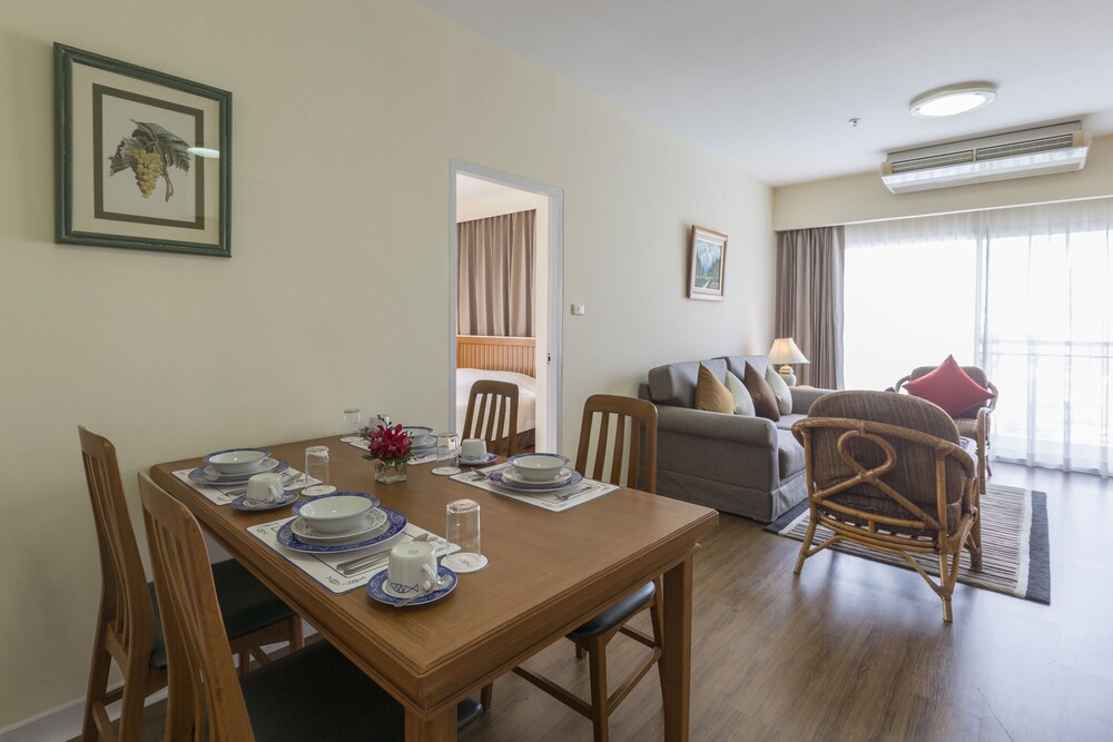 2 Bedrooms Suite - Living Area