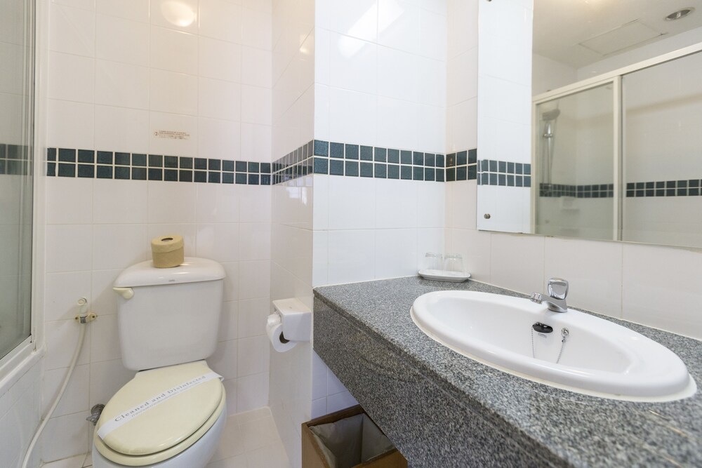 1 Bedroom Suite - Bathroom Sink