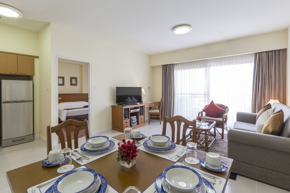 1 Bedroom Suite - Living Room