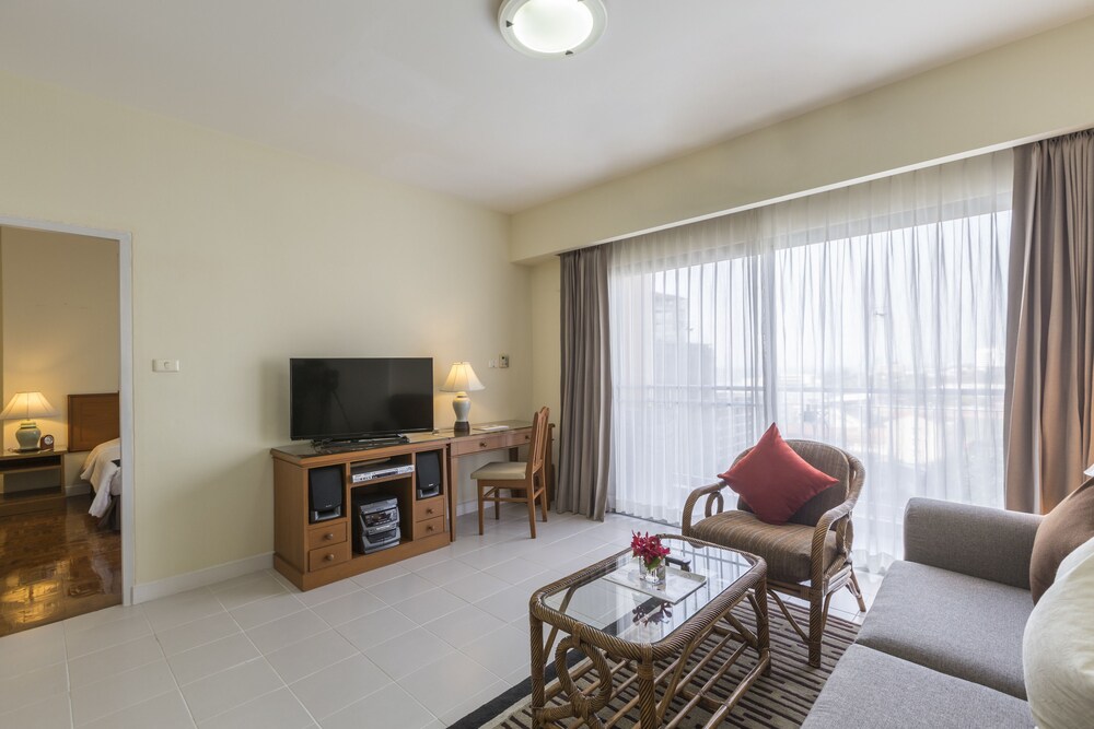 1 Bedroom Suite - Living Room