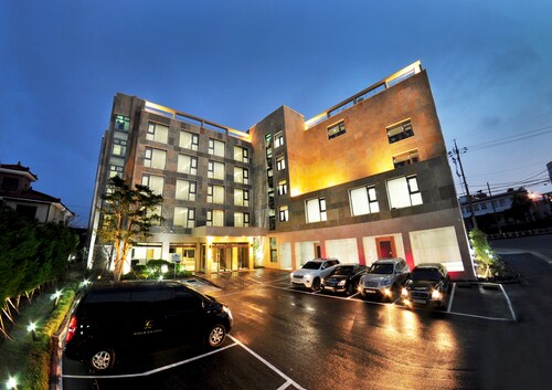 Black Sands Hotel