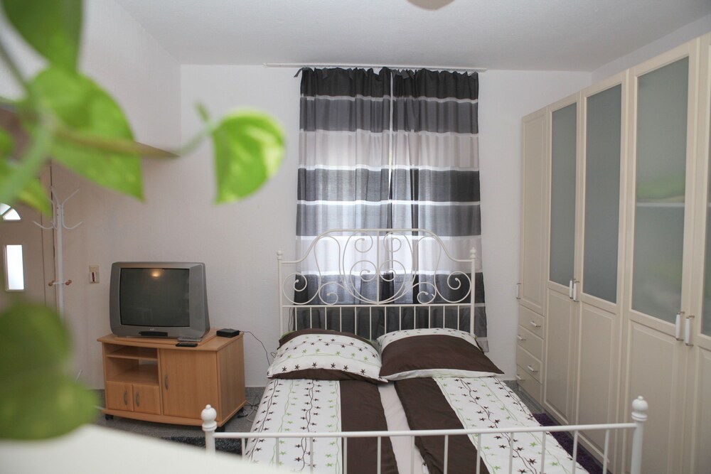 Zimmer (Studio, Stadtblick (Dibergstraße 50))