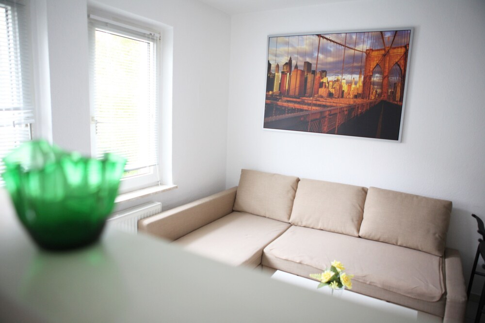 Wohnzimmer (Apartment, 2 Schlafzimmer, Stadtblick (Dibergstraße 50))