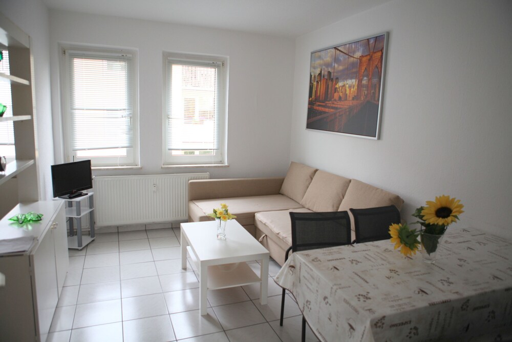 Wohnzimmer (Apartment, 2 Schlafzimmer, Stadtblick (Dibergstraße 50))