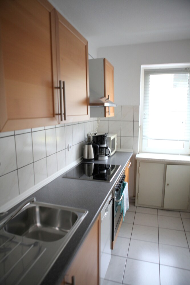 Küche im Zimmer (Apartment, 2 Schlafzimmer, Stadtblick (Dibergstraße 50))