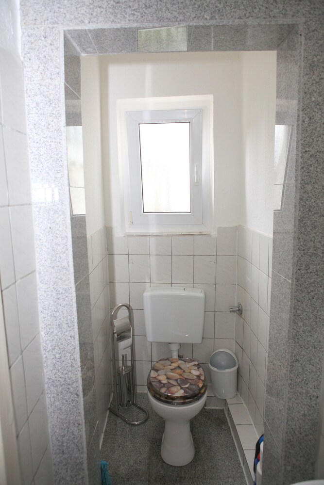 Badezimmer (Studio, Stadtblick (Dibergstraße 50))