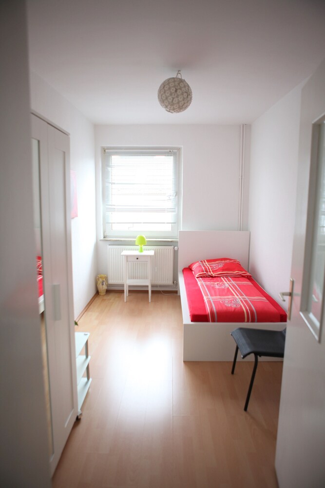 Zimmer (Apartment, 2 Schlafzimmer, Stadtblick (Dibergstraße 50))