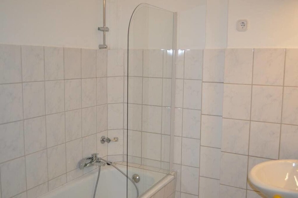 Badezimmer (Apartment, 2 Schlafzimmer, Stadtblick, zum Garten hin (Westerholtstr.28,44579 Castrop-Rauxel))