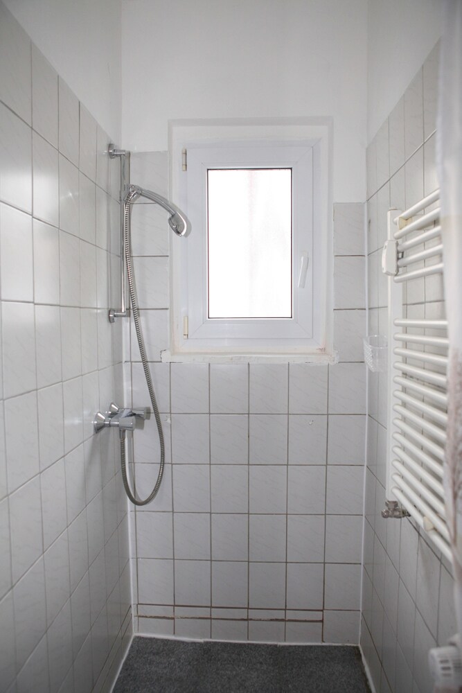 Badezimmer (Studio, Stadtblick (Dibergstraße 50))