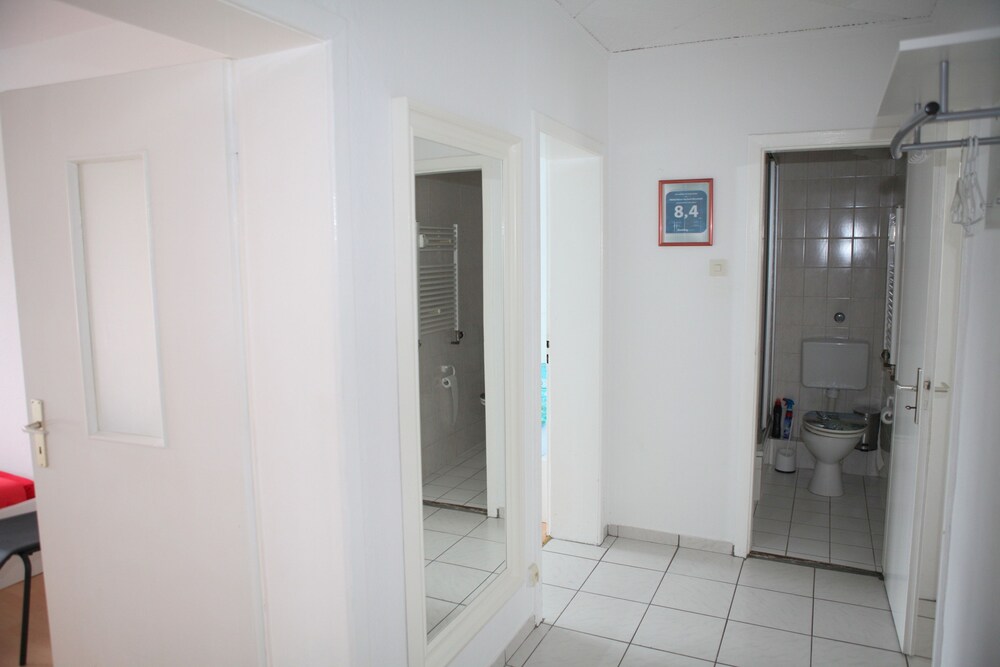 Zimmer (Apartment, 2 Schlafzimmer, Stadtblick (Dibergstraße 50))