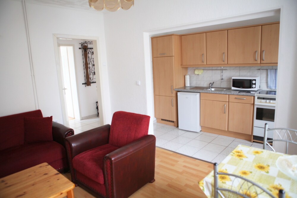 Küche im Zimmer (Comfort-Apartment, Stadtblick (Dibergstraße 50))