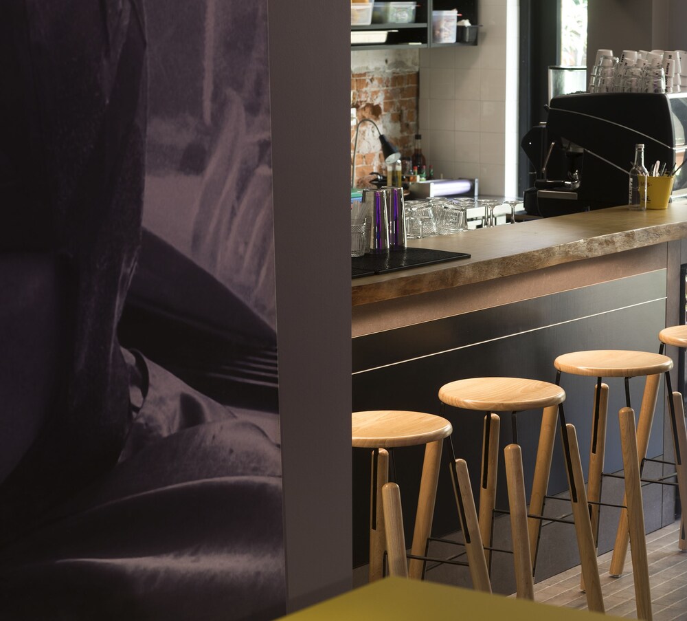 Hotel Bar