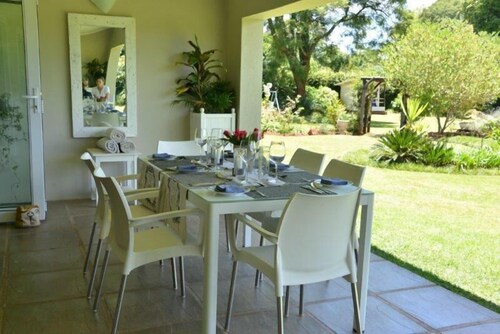 Tempat Makan Luar Ruangan