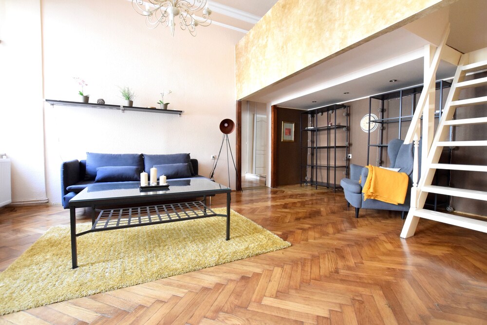 거실 공간 (Duplex apartment (Apartment - 112 Merleg utca 9.) )