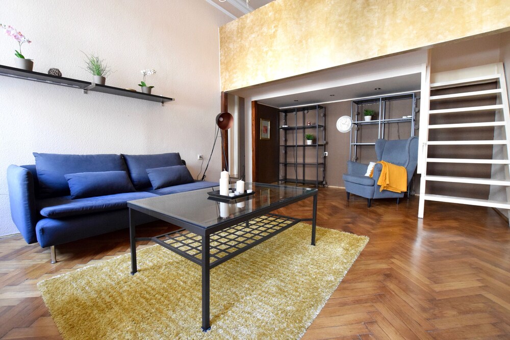 거실 공간 (Duplex apartment (Apartment - 112 Merleg utca 9.) )