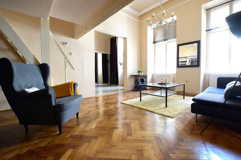 거실 공간 (Duplex apartment (Apartment - 112 Merleg utca 9.) )