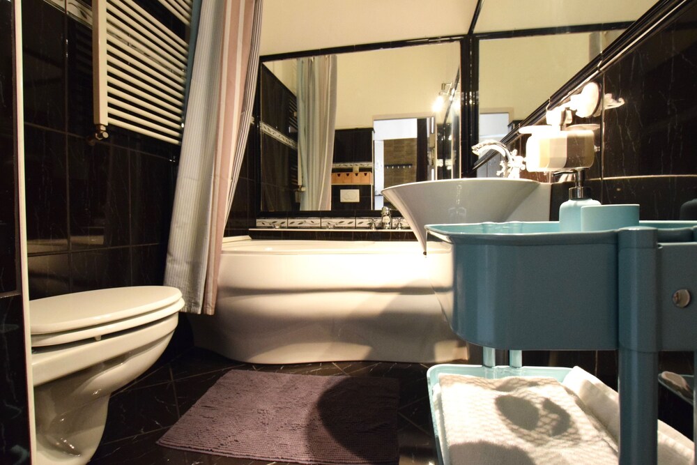 욕실 (Duplex apartment (Apartment - 112 Merleg utca 9.) )