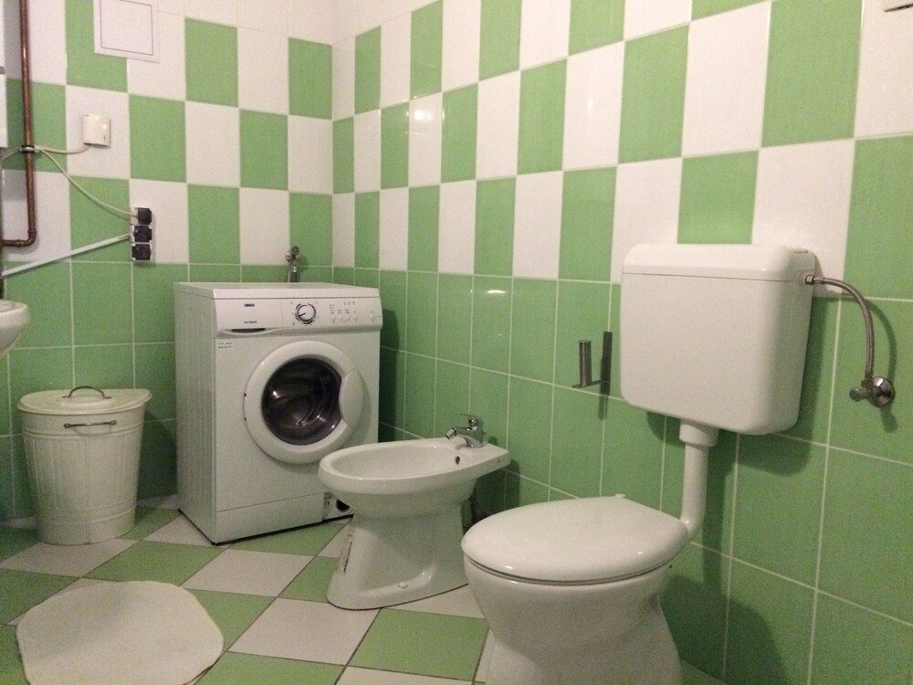 욕실 (Apartment 24 (1051 Budapest, Arany Janos utca 15))