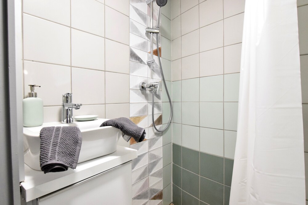 욕실 (Studio apartment (Apartments - 111 Krudy Gyula utca 20.) )