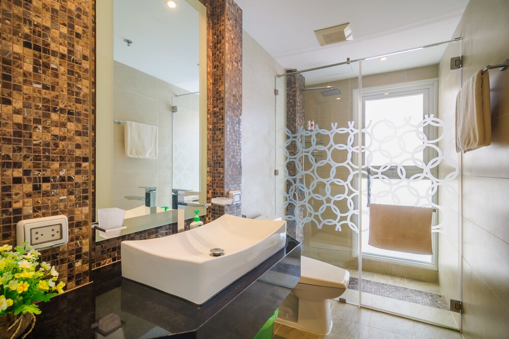 욕실 (1 Bedroom Apartment 1217 B with sea view)