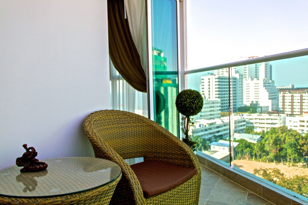 발코니 (1 Bedroom Apartment 1217 B with sea view)
