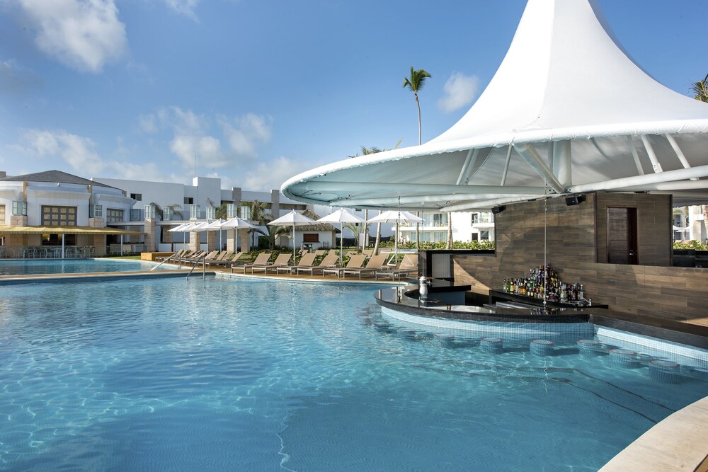 Poolside Bar