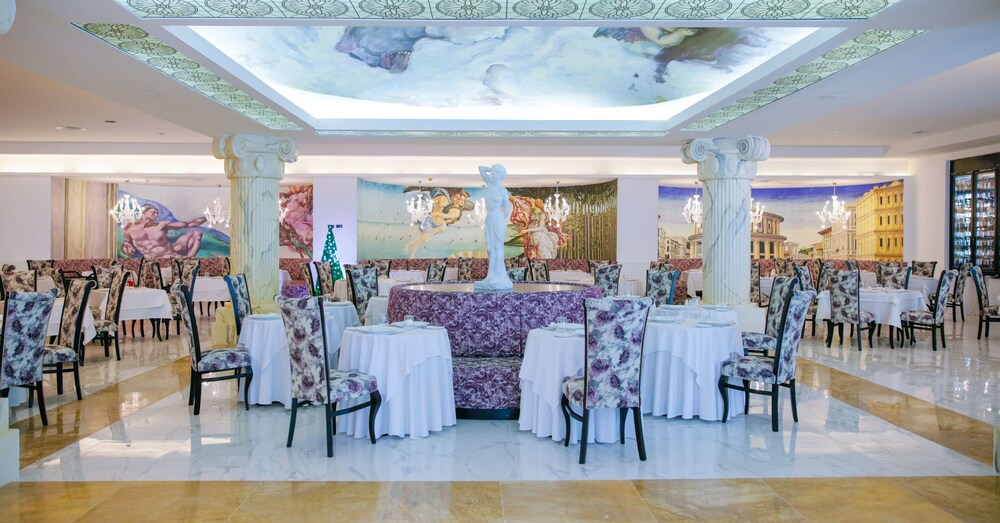 Food Court