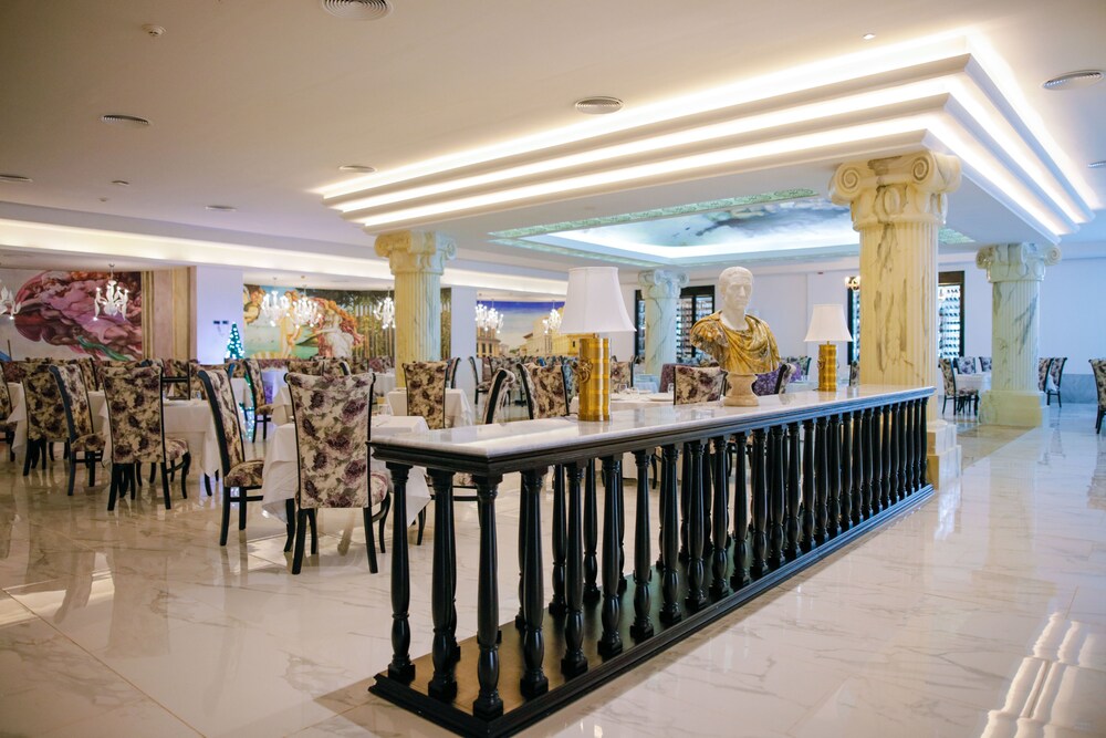 Food Court