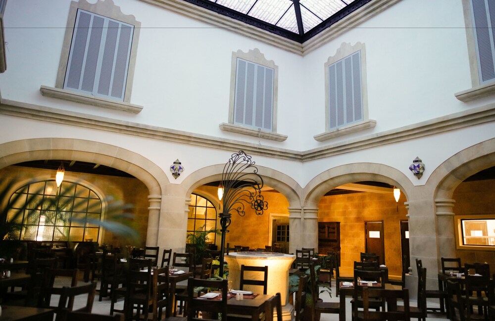 Food Court