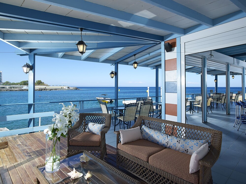 Hotel Lounge