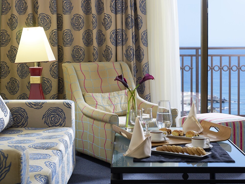 Room Service - Dining