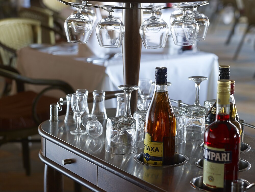 Hotel Bar
