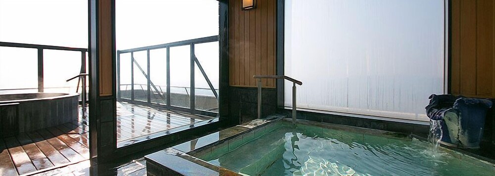 屋内スパ浴槽