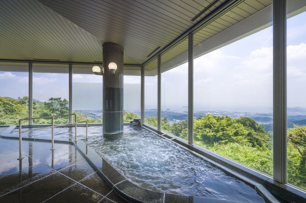 屋内スパ浴槽