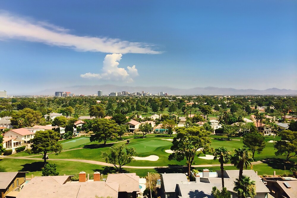Executive Condo, 1 Bedroom, Balcony, Pool View - View from Room