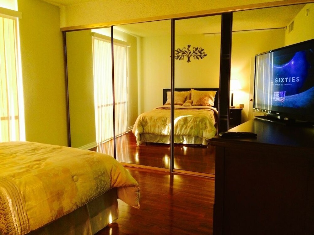 Executive Condo, 1 Bedroom, Balcony, City View - Room