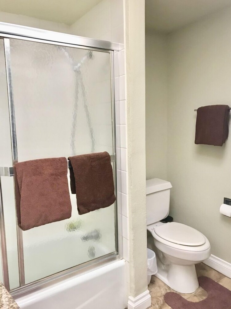 Executive Condo, 1 Bedroom, Balcony, Mountain View - Room