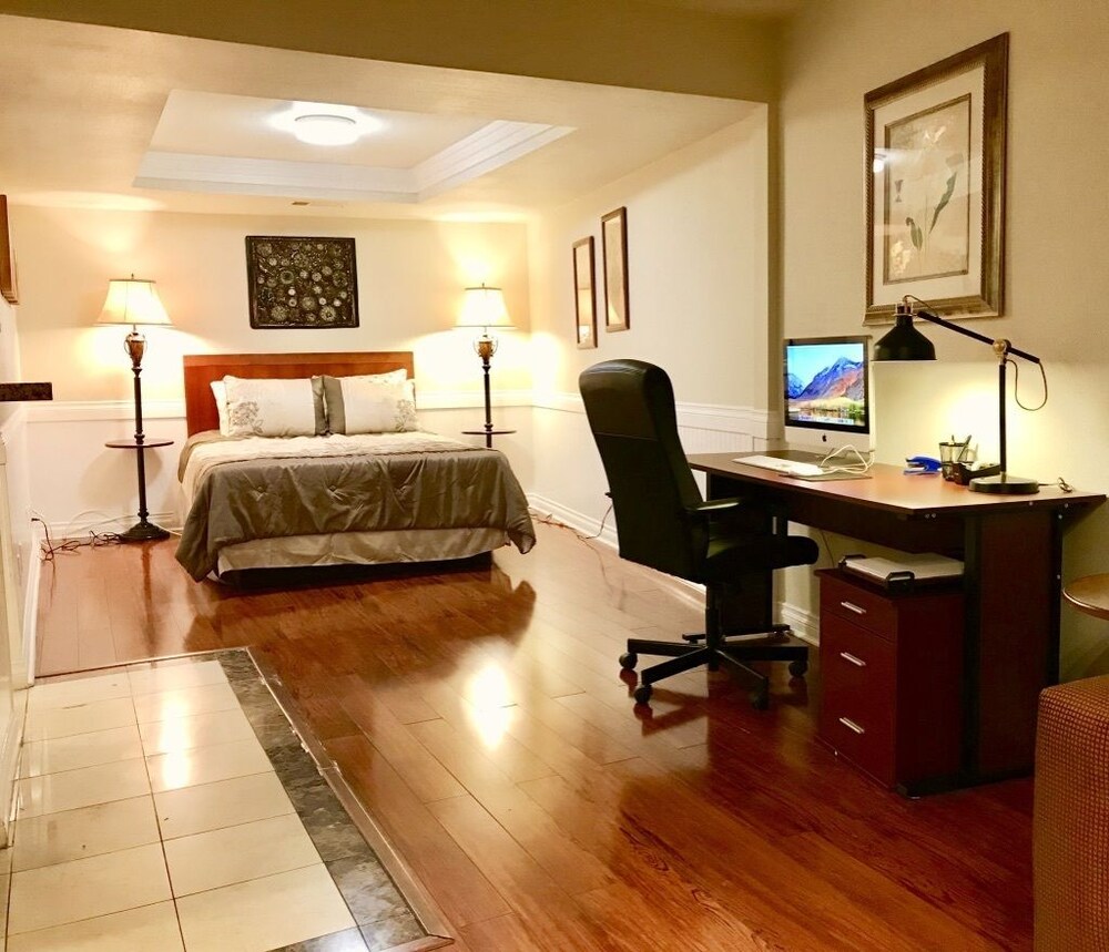 Executive Condo, 1 Bedroom, Balcony, City View - Living Area
