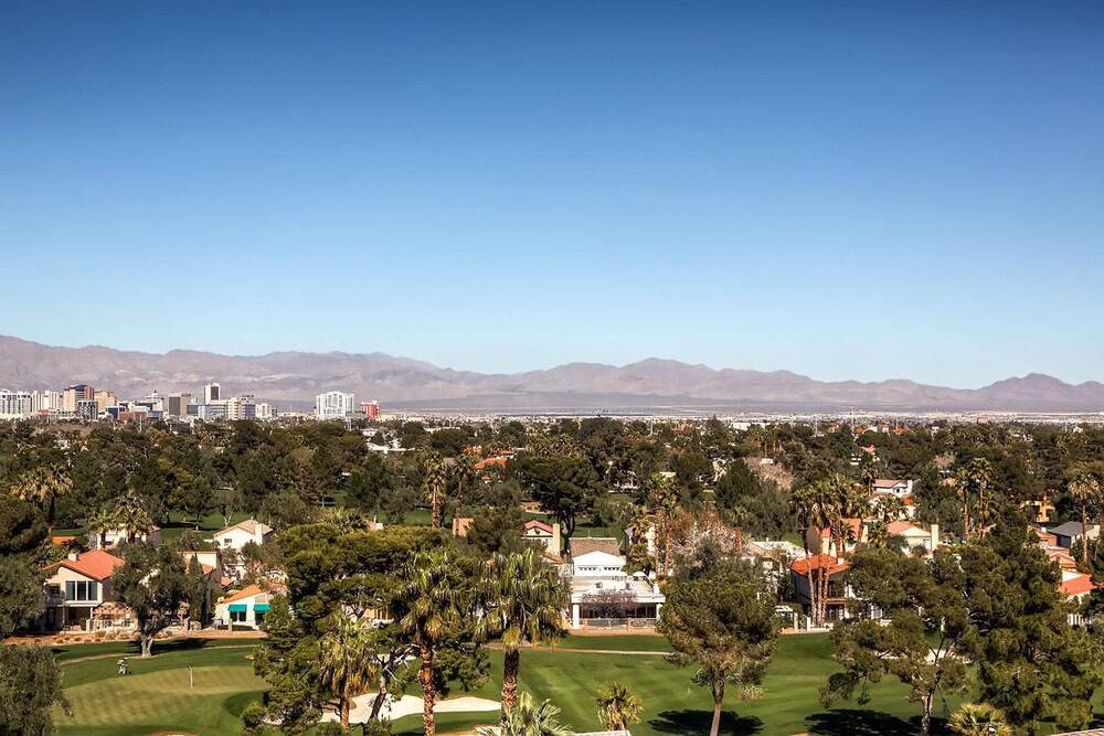 Executive Condo, 1 Bedroom, Balcony, City View - View from Room