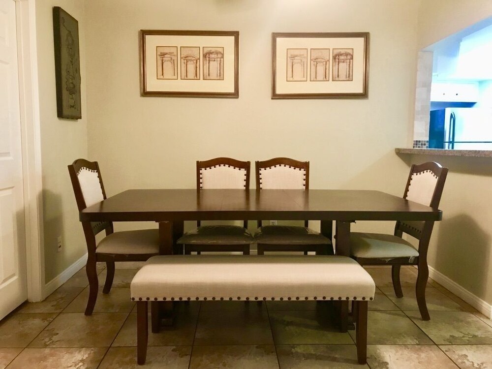 Executive Condo, 1 Bedroom, Balcony, Mountain View - Room