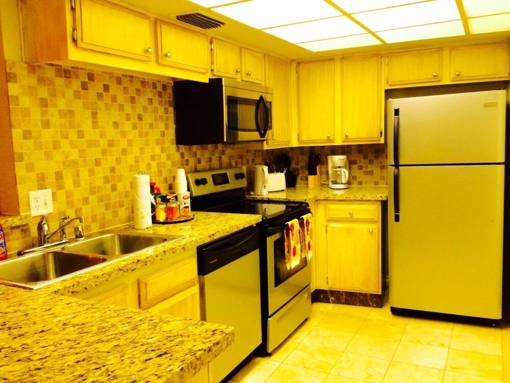 Executive Condo, 1 Bedroom, Balcony, City View - Private Kitchen