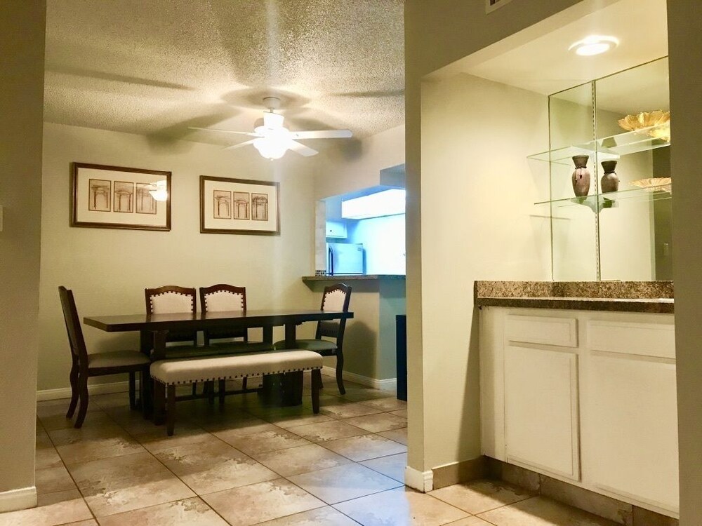 Executive Condo, 1 Bedroom, Balcony, Courtyard View - Room